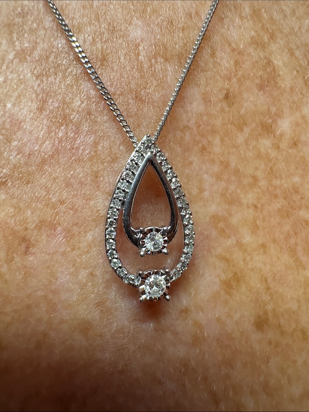 Diamond Pendent. Double Tear Drop Shape, 2 Large Diamonds.
10kt. GORGEOUS!